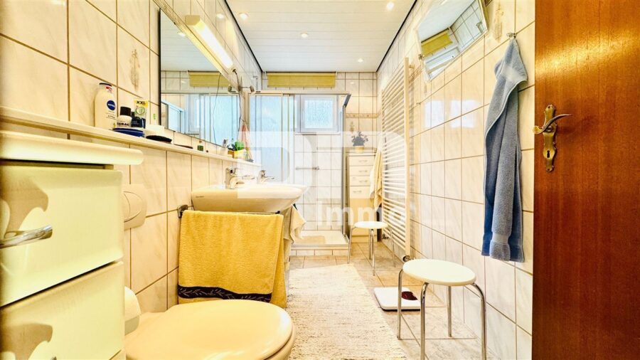 Schönes Einfamilienhaus mit Garage und Terrasse / Ständerbauweise in hervorragender Lage - EG Badezimmer / Dusche